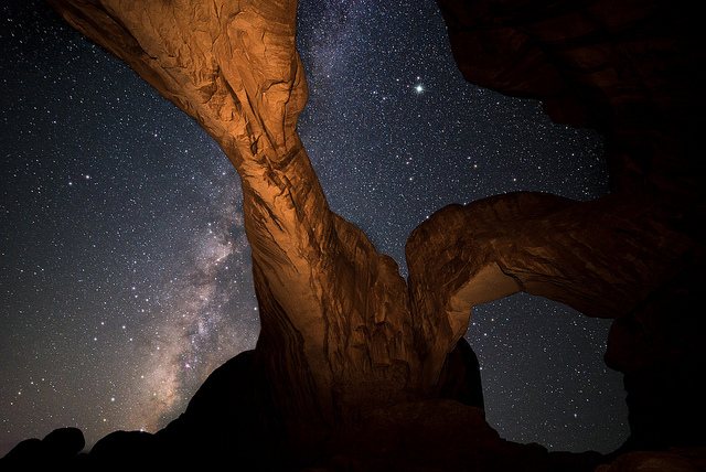 A kanyon éjjeli fényben