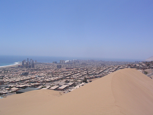 A világ legnagyobb homokdűnéje városi környezetben