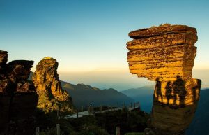 Read more about the article Mushroom stone, a Fanjing-hegy ikonikus köve, Kína