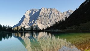 Seebensee, Tirol csodálatos smaragdzöld hegyi tava, Ausztria